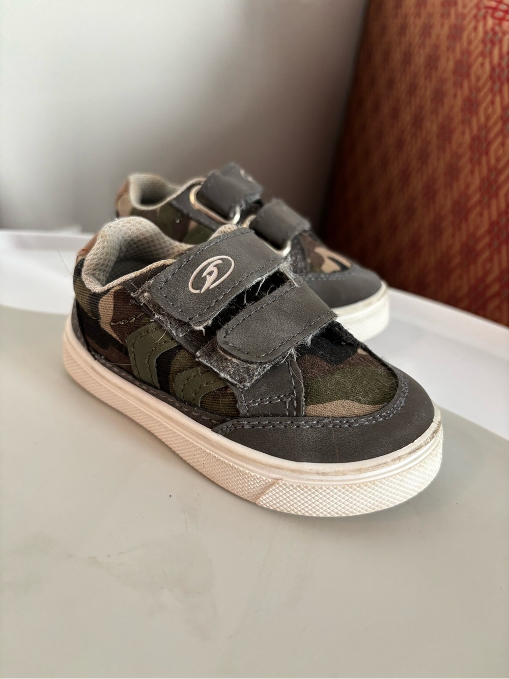 Dr. Scholl’s Kids Camo Velcro Sneakers - Gray/Green